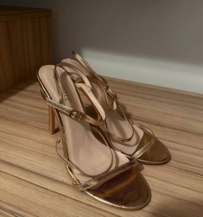 Sandale aurii elegante