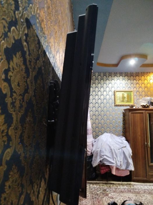 Телевизор плоский в хорошем состояние.