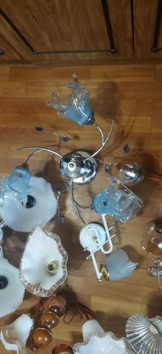Продам люстры и светильники