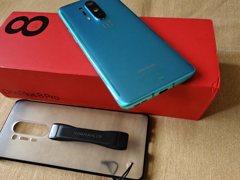 One plus 8 pro, 12/256 Гб