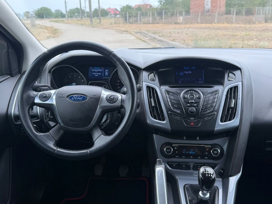 Vînd ford focus  Titanium 1,6 benzina