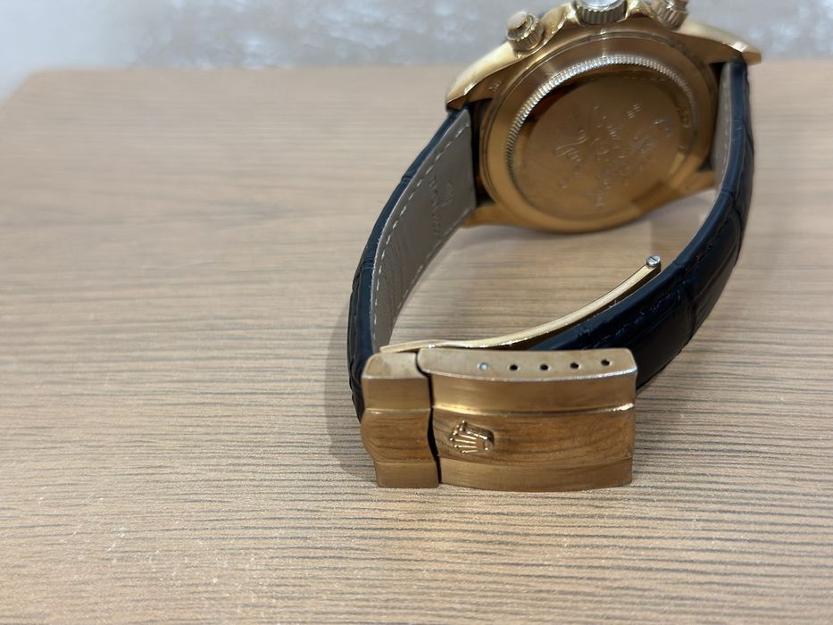 Дамски часовник с кожена каишка