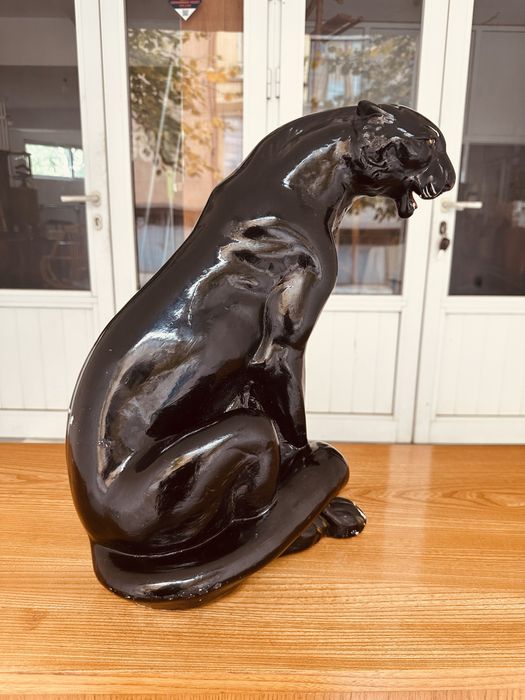 Елегантна керамична скулптура на черна пантера – 50 см