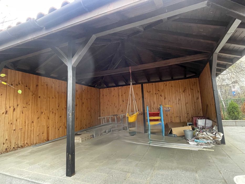 Продава се просторен апартамент - кв. Стефановци