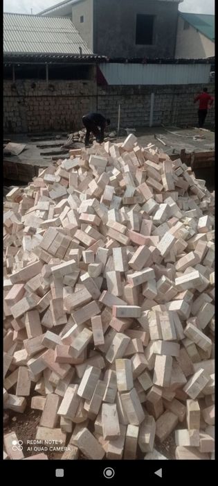 Пишган ғишт. Жжонный кирпич.