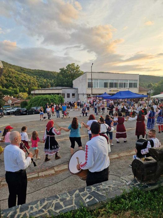 Оркестър Вела - истинска народна музика за вашето събитие