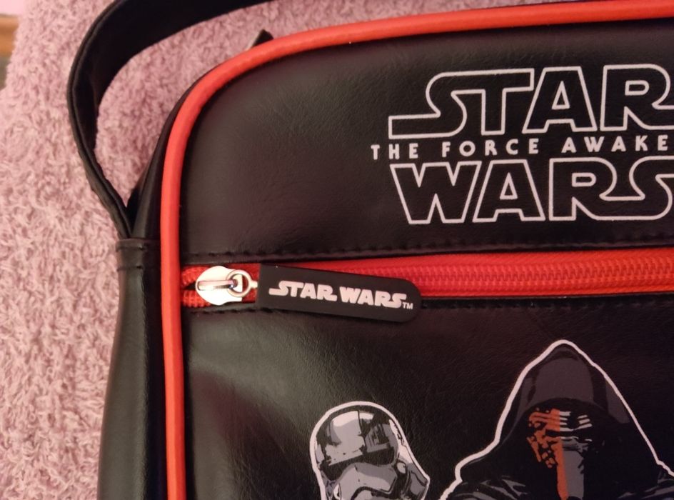 STAR WARS оригинална лицензирана чантичка за през рамо