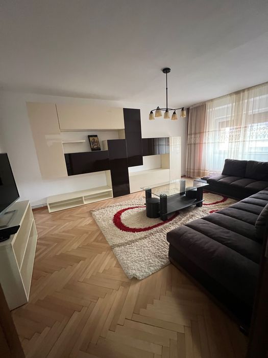 Închiriez apartament str Dorobantilor 78