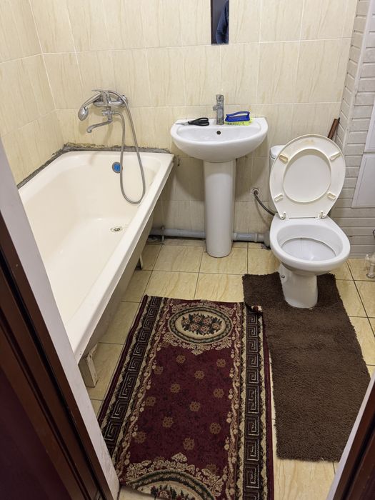 Фаргонани Пакана Массивида арендага кв бор 2 хонали барча шароити бн