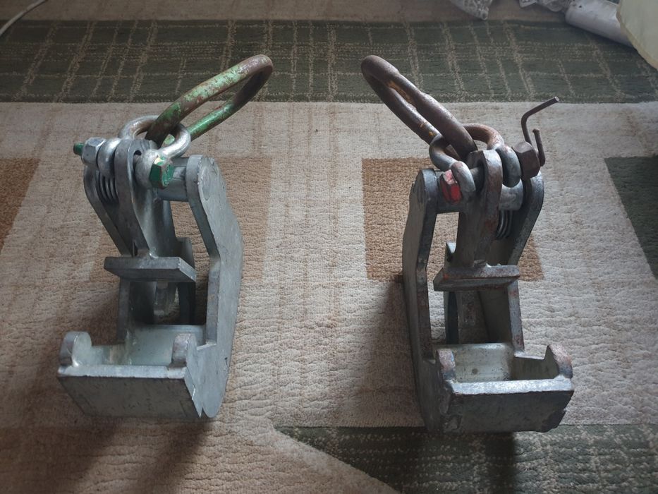 Захваты  для железной опалубки.