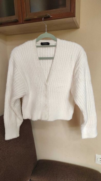 Белый пушистый кардиган