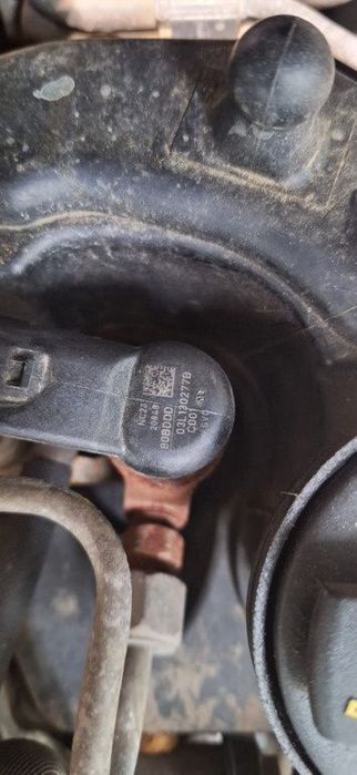 Injector Volkswagen Golf 6 2013 VARIANT 1.6 TDI CAYC