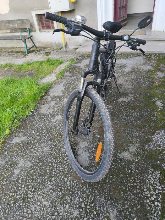 Vind bicicleta in perfecta stare de funcționare.