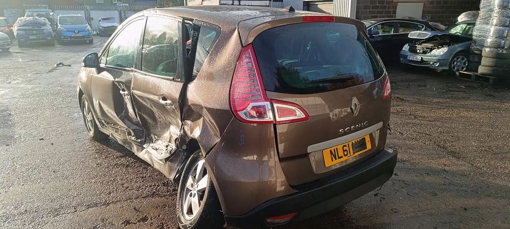 Dezmembrari / Dezmembrez Renault Scenic 3 (J95) Facelift 1.6 Benz K4M858 cutie viteze manuala cod culoare Maro metalizat