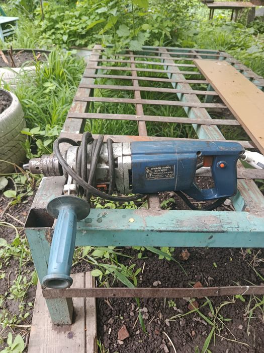 Продам дрель  требует ремонта