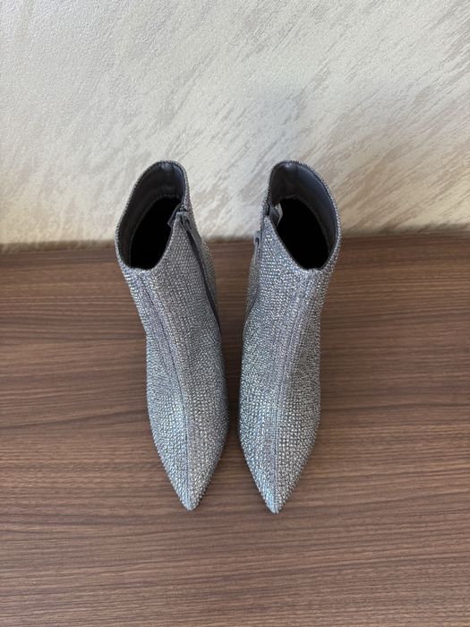 Боти на токчета с блясък