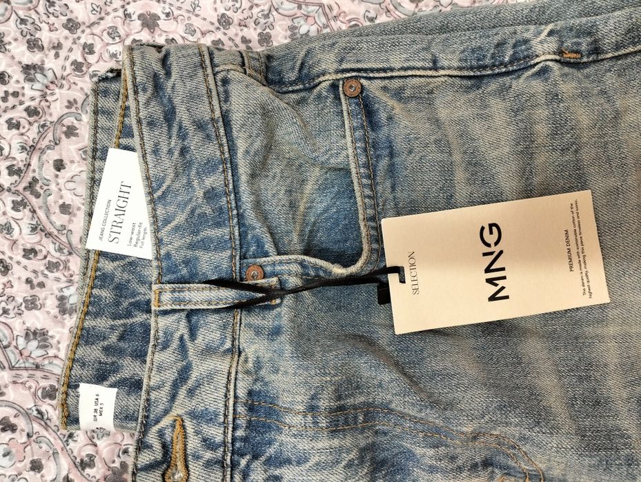 Jeans Mango noi, cu eticheta