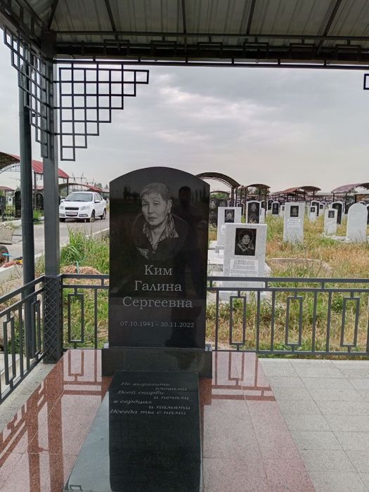 ПАМЯТНИКИ И НАВЕСЫ на Кареском кладбище