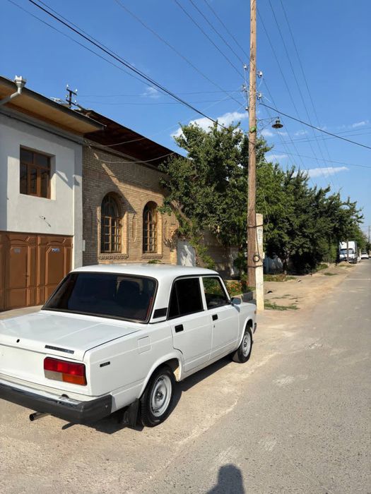 Lada vaz 2107 yili 2000