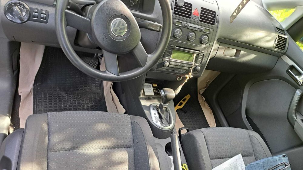 Vand Volkswagen Touran 1.6 FSI (115 CP) 2004