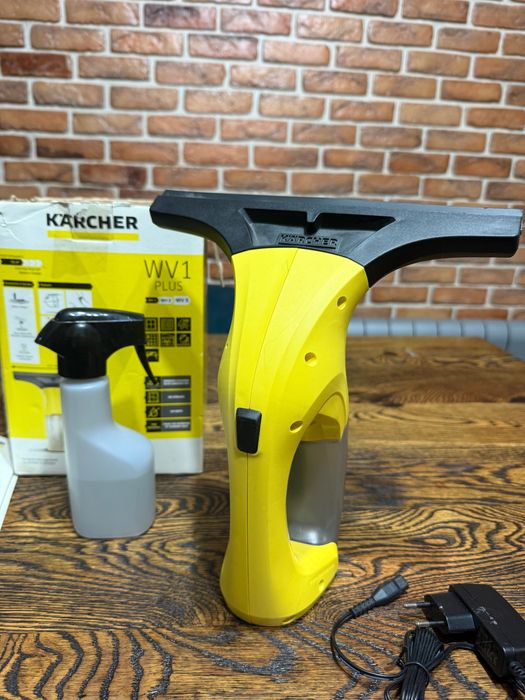 Продам стеклоочиститель Karcher WV 1 plus