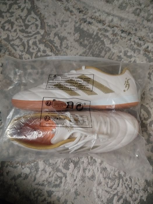 Футзальные кросовки , новые