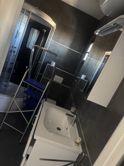 Продавам тристаен