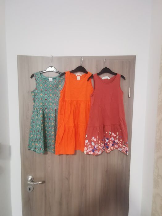 Lot rochițe  H&M, pentru fetite 4-5 ani