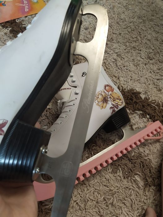 Продам коньки ))