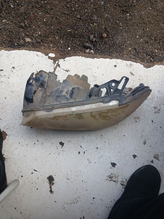 Фара Мазда Трибут в отличном состоянии