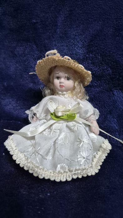 Продам кукол фарфоровых коллекционных