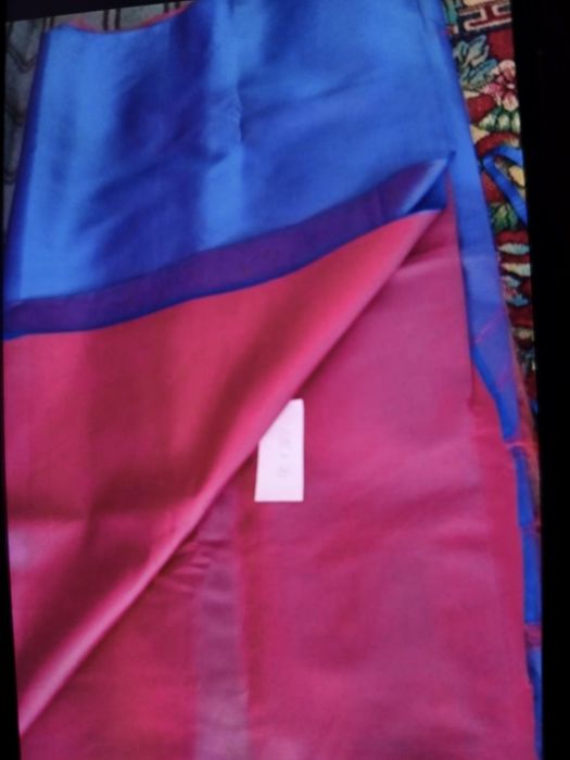 Отрезы ткани разных размеров и текстур