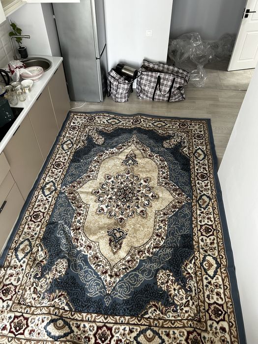 Продам ковер в хорошем состоянии