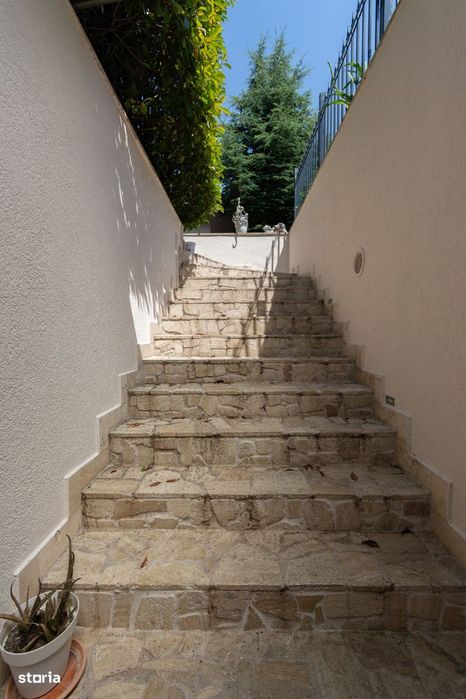 Casă cu 4 camere + garaj - front direct la str. Branului, zona dealuri