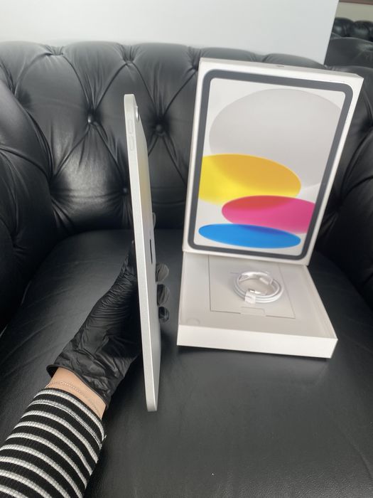 iPad (A16) / WI-FI + Cellular/ 128 GB / Silver / Ca nou |