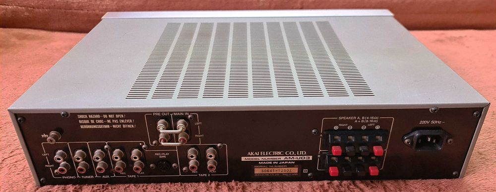 Akai AM-U03 amplificator vitange 2X40W pe 8 Ohm