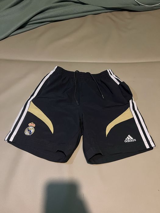 Pantaloni scurti si bluze ( Nike , Adidas , Puma)