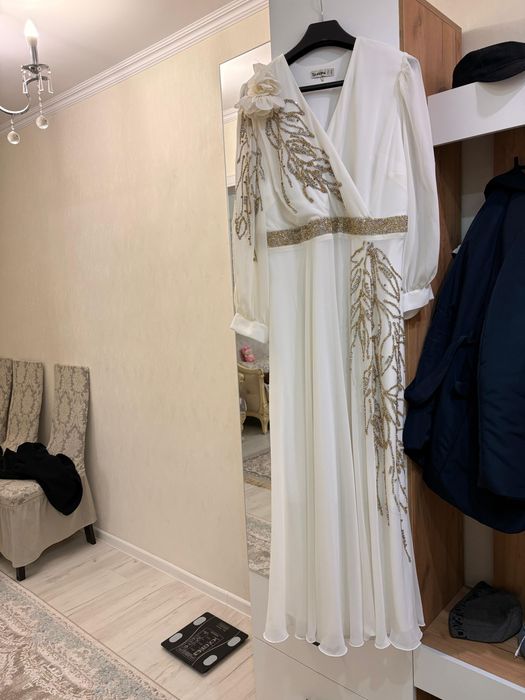 Белое шифоновое платье