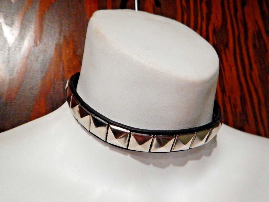 Перуки, яки, нашийник, харнес и аксесоари различни модели