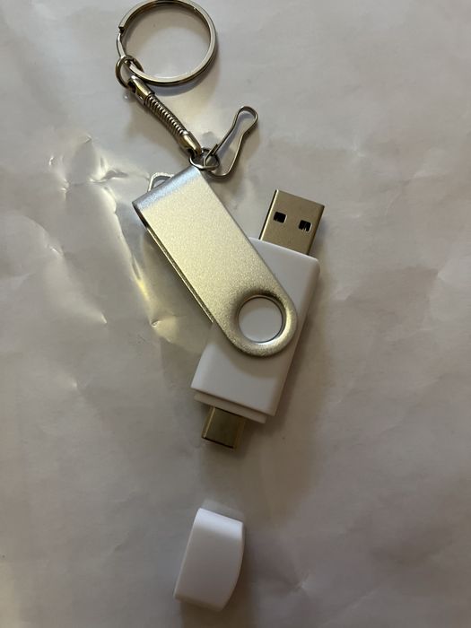 Флашка 4 Гб - нова