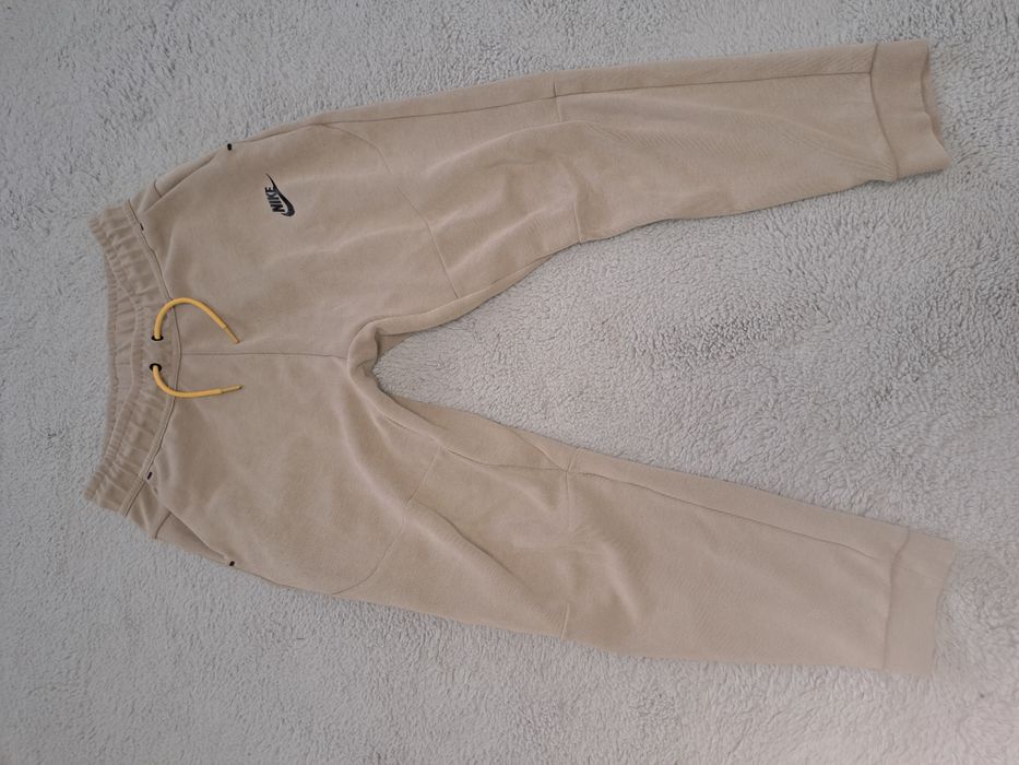 Pantaloni Nike Tech