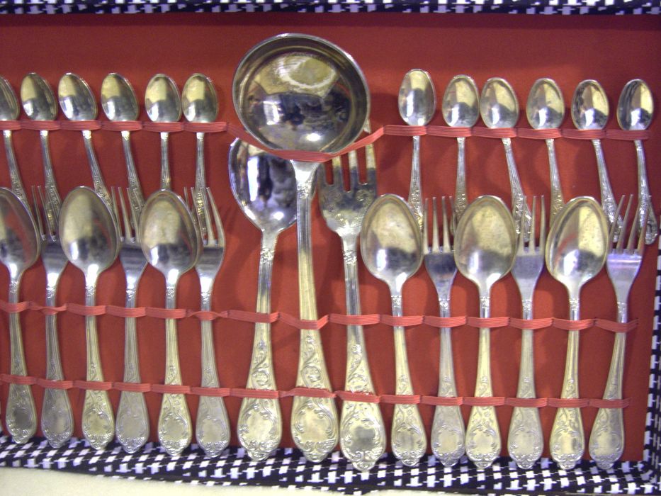 Tacamuri placate cu aur, in ambalaj original. (Set 12 persoane)