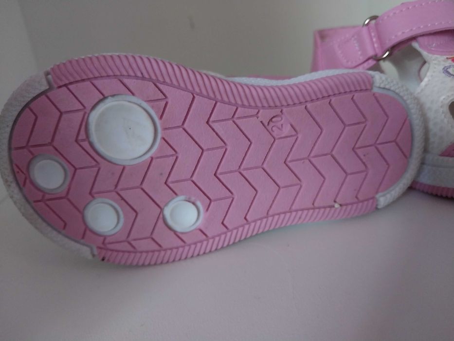 Продам сандали на девочку