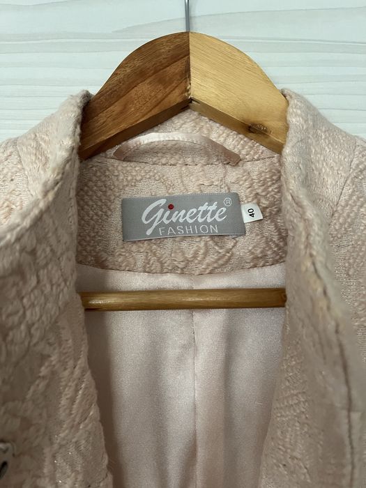 Palton dama din lana marime 40 dar e 38