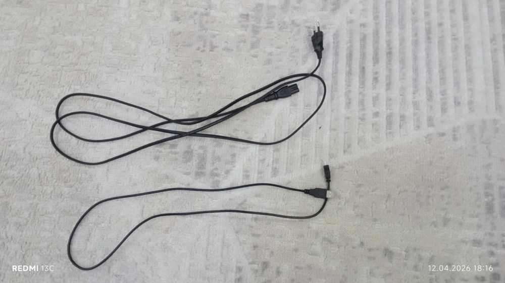 PlayStation 3 slim с 12 дисками  и двумя контроллерами.