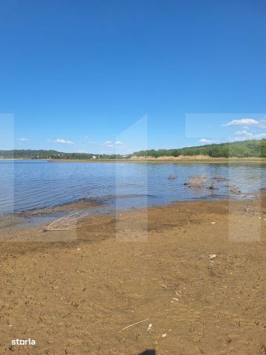 Teren de vanzare 1.600 mp cu deschidere la lac – zona Lacul Surduc