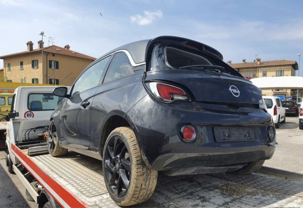 Opel Adam на части