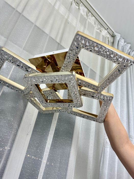 Люстры новые срочно продам