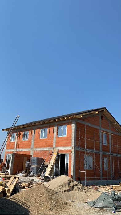 Executam acoperise ( atat pe constructii  noi cat si pe constructii vechi)