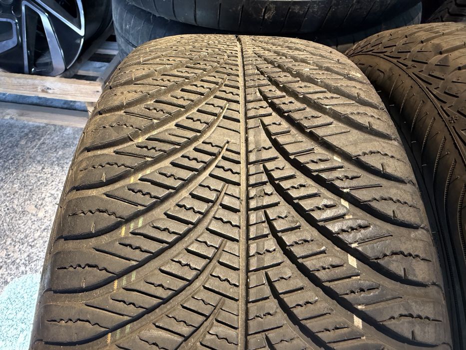 Anvelope All Season Goodyear Vector 4Seasons 215/55 R17 94V